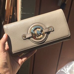 Michael kors wallet